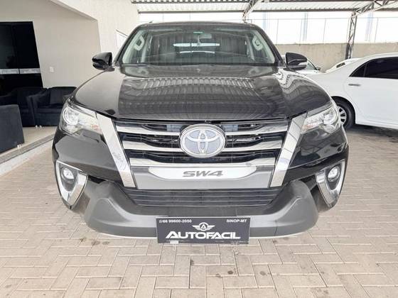 TOYOTA HILUX SW4 2.8 SRX 4X4 7 LUGARES 16V TURBO INTERCOOLER DIESEL 4P AUTOMÁTICO TOYOTA HILUX SW4 2.8 SRX 4X4 7 LUGARES 16V TURBO INTERCOOLER DIESEL 4P AUTOMÁTICO